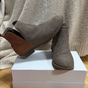 True Craft Two-Tone Brown Ankle Booties